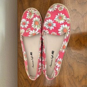American Eagle Flowered Flats